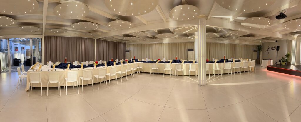 Sala ristorante Savini Bar con arredi moderni e atmosfera accogliente